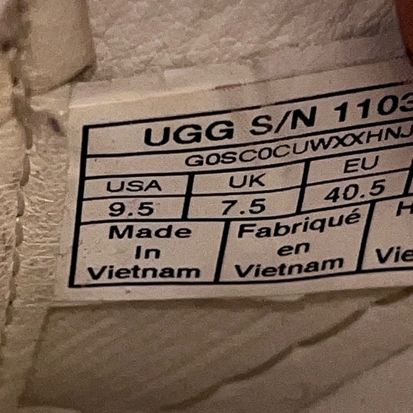 Final Price! UGG Women's Zilo Metallic Silver Sneakers - Picture 11 of 11